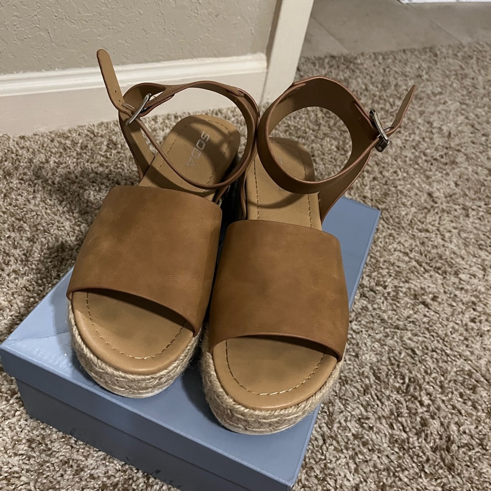 SODA Beige sandals! Like NEW!!